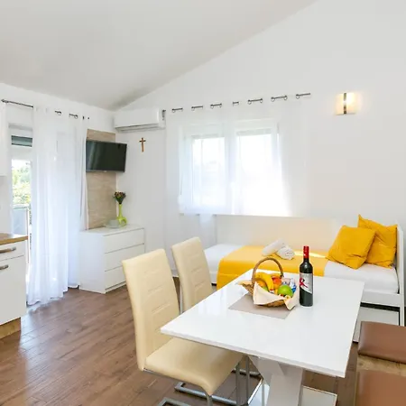 Radic - A1 First Floor - Mpolo *