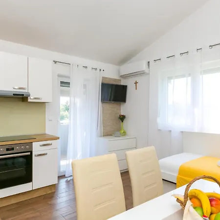 Radic - A1 First Floor - Mpolo *