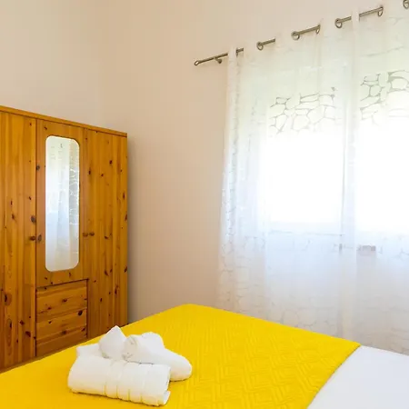 Radic - A1 First Floor - Mpolo Apartment *