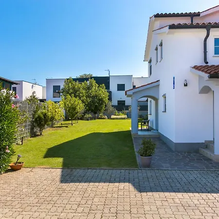 Radic - A1 First Floor - Mpolo 아파트