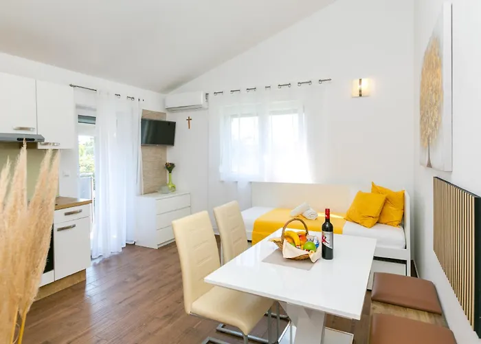 Radic - A1 First Floor - Mpolo *