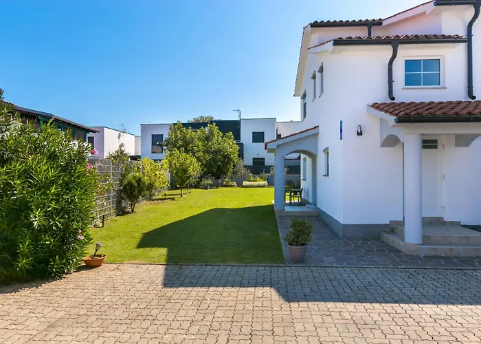 Radic - A1 First Floor - Mpolo 아파트