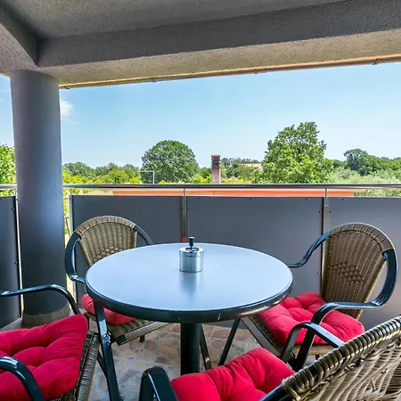 Radic - A1 First Floor - Mpolo Apartment